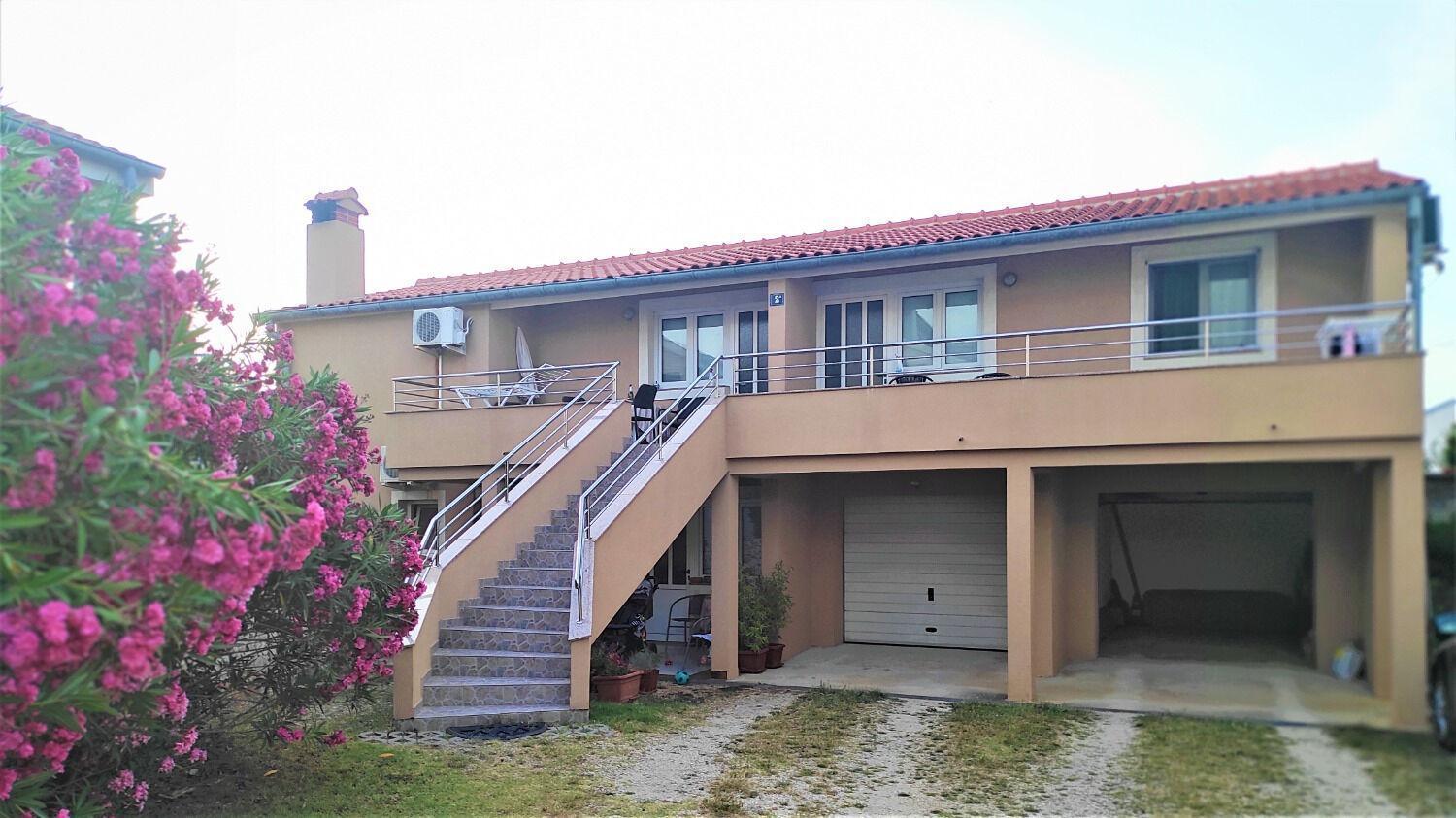 Apartments Remi Nin Exterior photo