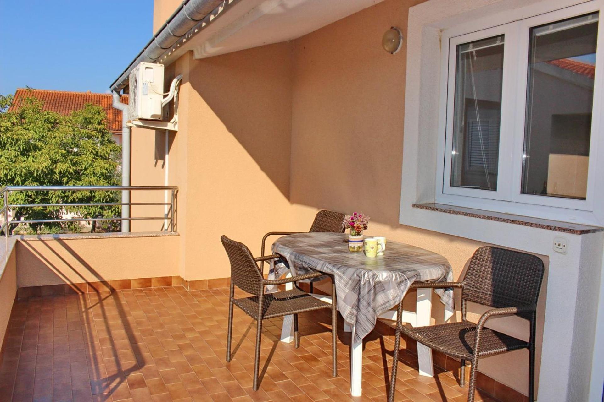 Apartments Remi Nin Exterior photo